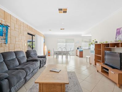 49 Hibbertia Follow, Halls Head WA 6210