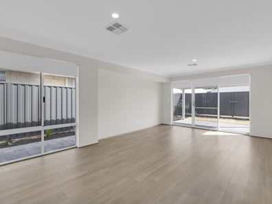 35 Stringybark Loop, Coodanup WA 6210