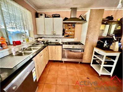 73 KENNY Crescent, Rangeway WA 6530