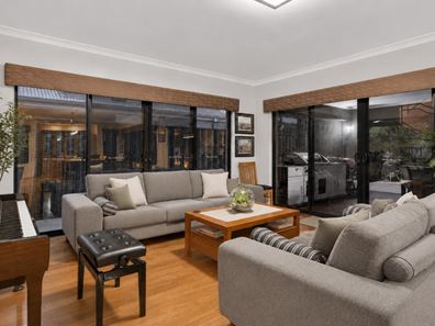 8 Noosa Lane, Aubin Grove WA 6164