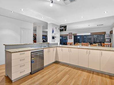8 Noosa Lane, Aubin Grove WA 6164
