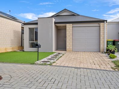 1/2 Fawcett Road, Lake Coogee WA 6166