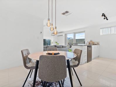 1/2 Fawcett Road, Lake Coogee WA 6166