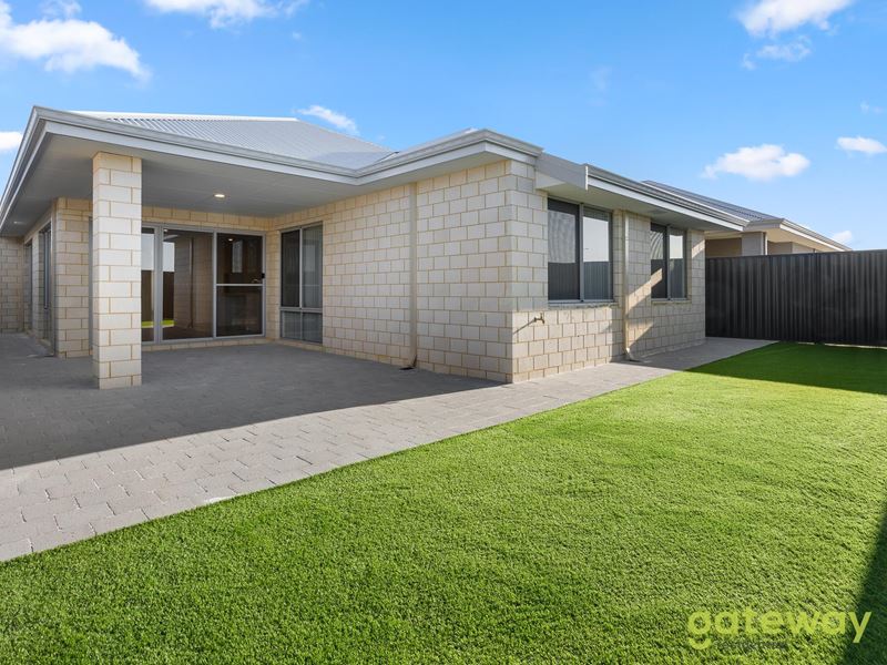 5 Couloir  Street, Treeby WA 6164