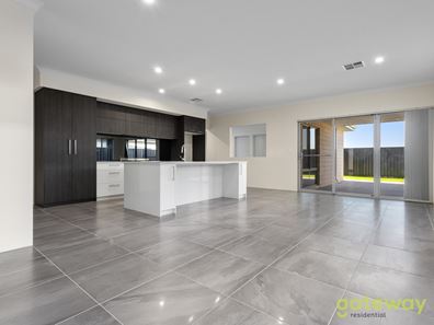 5 Couloir  Street, Treeby WA 6164