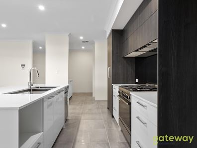 5 Couloir  Street, Treeby WA 6164