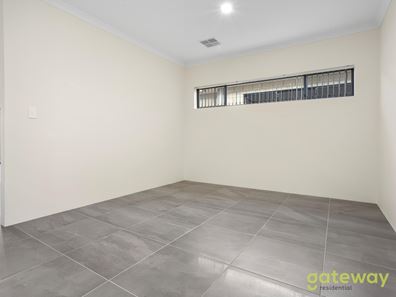 5 Couloir  Street, Treeby WA 6164
