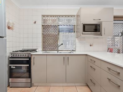 21 Gascoyne Drive, Gosnells WA 6110