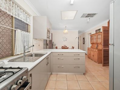 21 Gascoyne Drive, Gosnells WA 6110