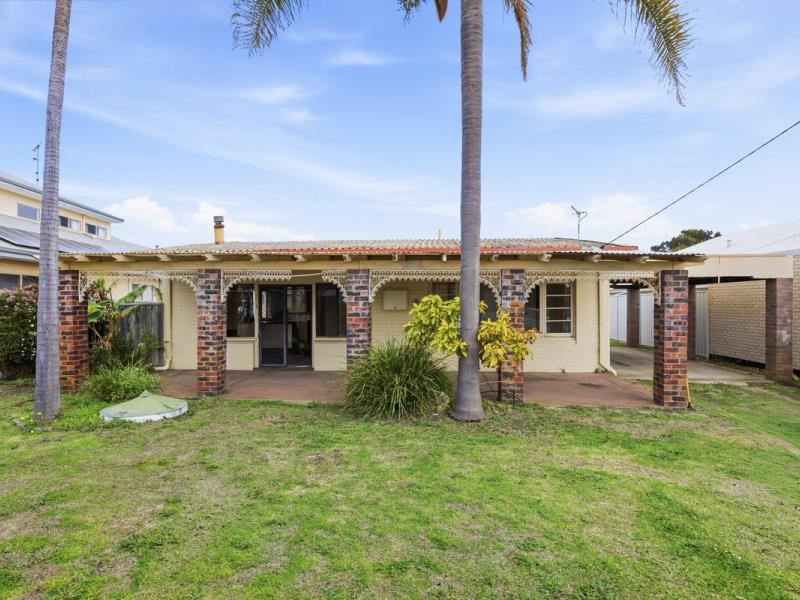 8 Earl Street, Wannanup WA 6210