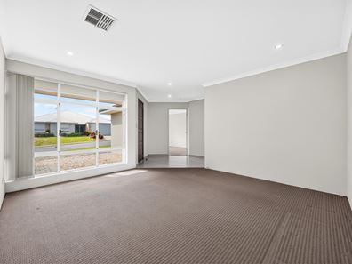 8 Medinah Street, Meadow Springs WA 6210