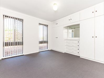 60 Lyrebird Way, Thornlie WA 6108
