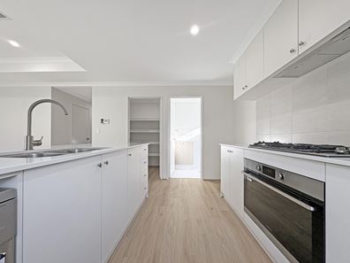 34 Strickland St, Haynes WA 6112
