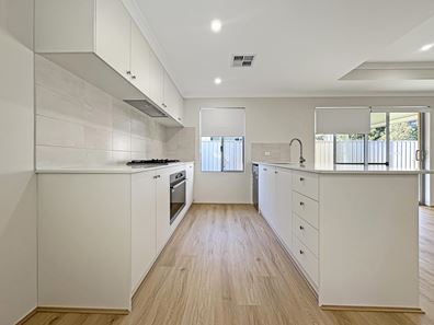 34 Strickland St, Haynes WA 6112