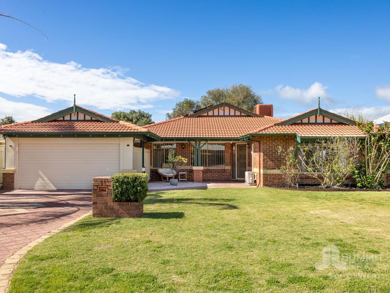 11 St Peters Green, College Grove