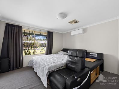 11 St Peters Green, College Grove WA 6230