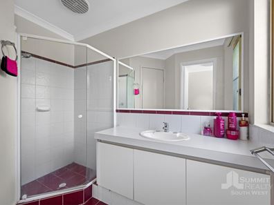 11 St Peters Green, College Grove WA 6230