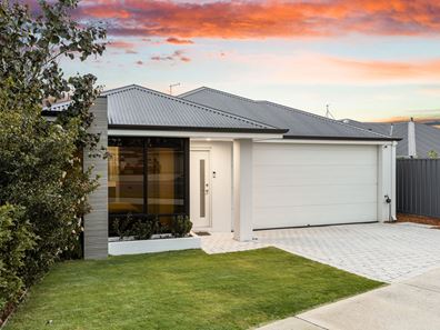553 Rockingham Road, Lake Coogee WA 6166