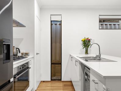 553 Rockingham Road, Lake Coogee WA 6166