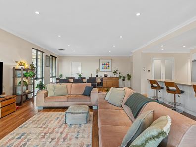 18 Waratah Circle, Halls Head WA 6210