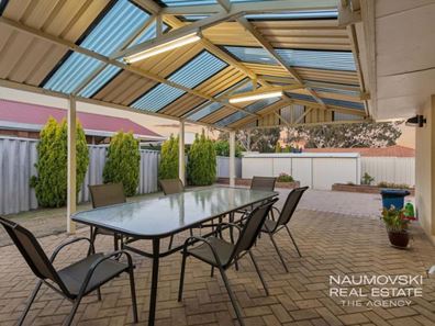 6 Jefferson Drive, Marangaroo WA 6064