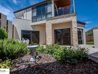 16 Oleander Way, Kallaroo WA 6025