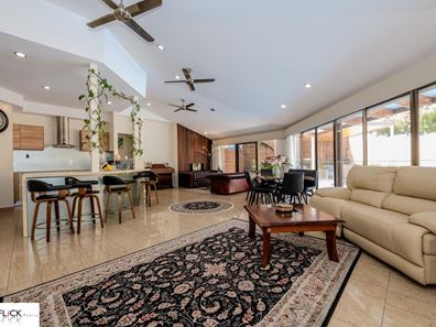 16 Oleander Way, Kallaroo WA 6025