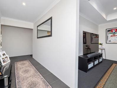 9 Pierrepoint Loop, Champion Lakes WA 6111