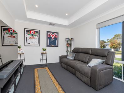 9 Pierrepoint Loop, Champion Lakes WA 6111