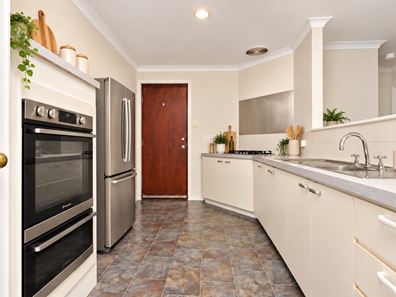 8 Darwin Place, Warnbro WA 6169