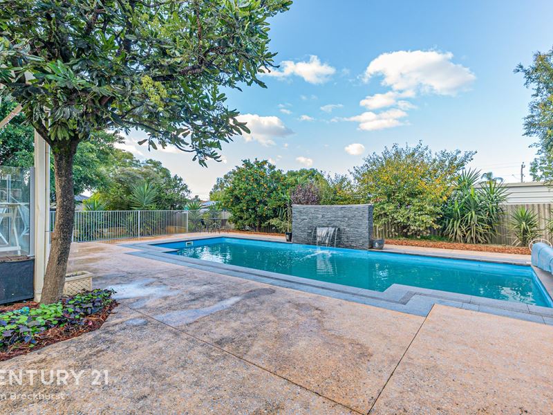 18 Riga Crescent, Willetton