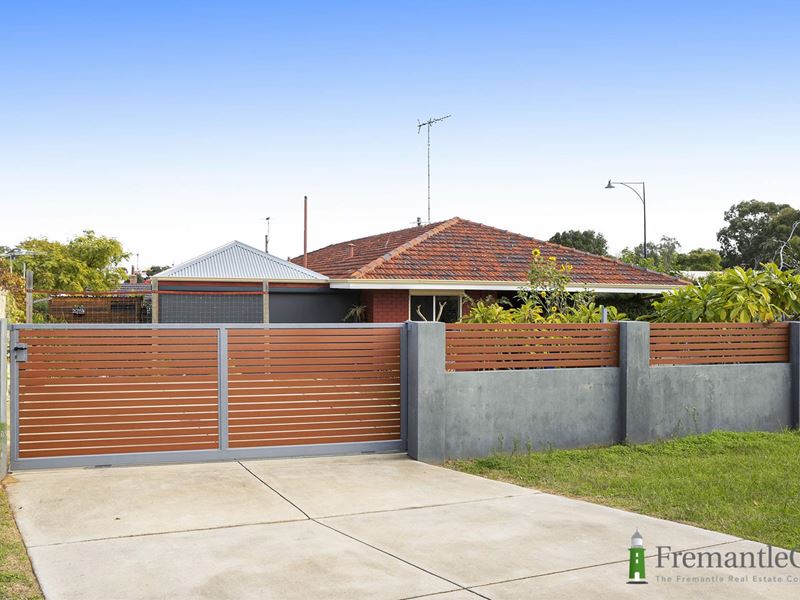 33B Winterfold Rd, Hamilton Hill WA 6163