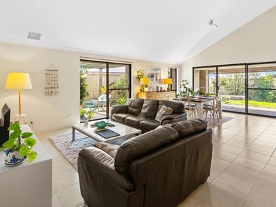 27 Indooroopilly Crescent, Dunsborough WA 6281