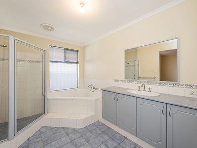 40 Teraglin Way, Warnbro WA 6169