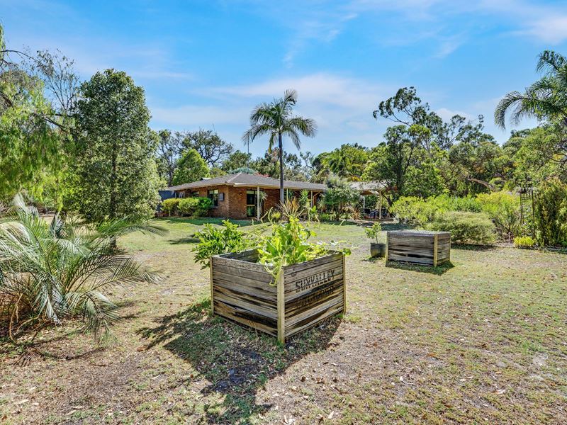 4 Thomas Court, Leschenault WA 6233