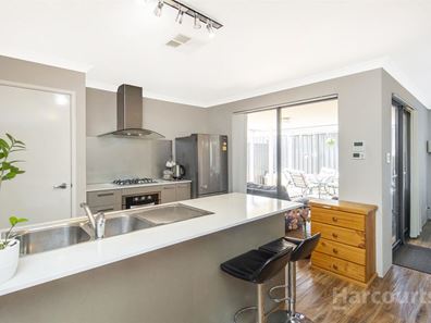 6 Barrington Approach, Lakelands WA 6180