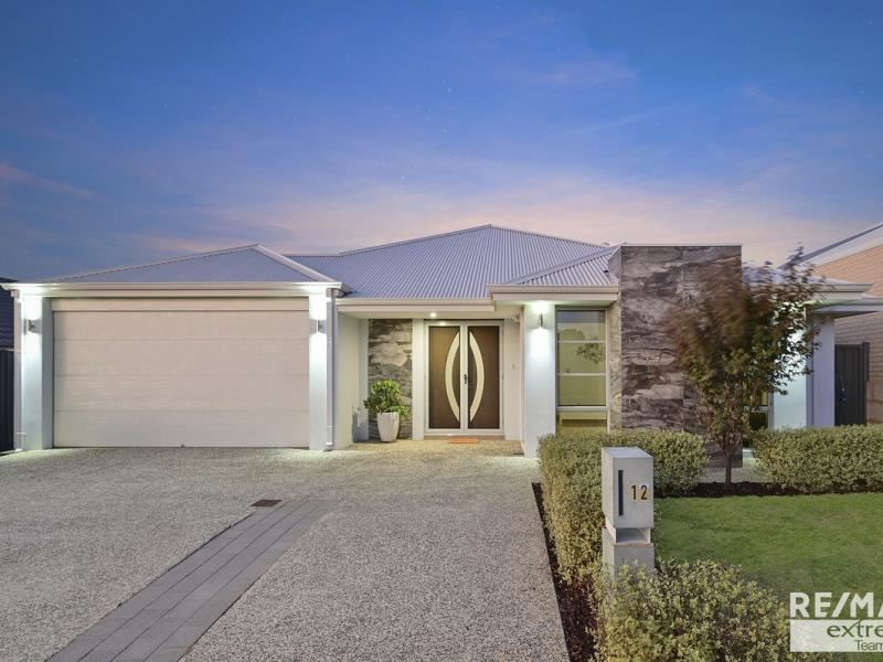 12 Redheart Road, Carramar