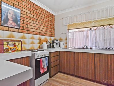 2/5 Nile Close, Halls Head WA 6210