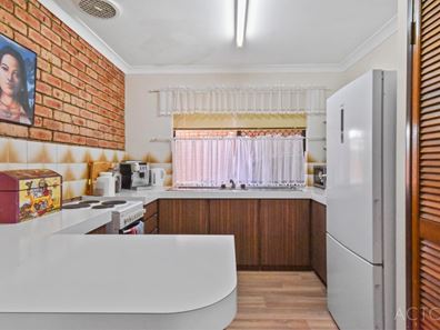 2/5 Nile Close, Halls Head WA 6210