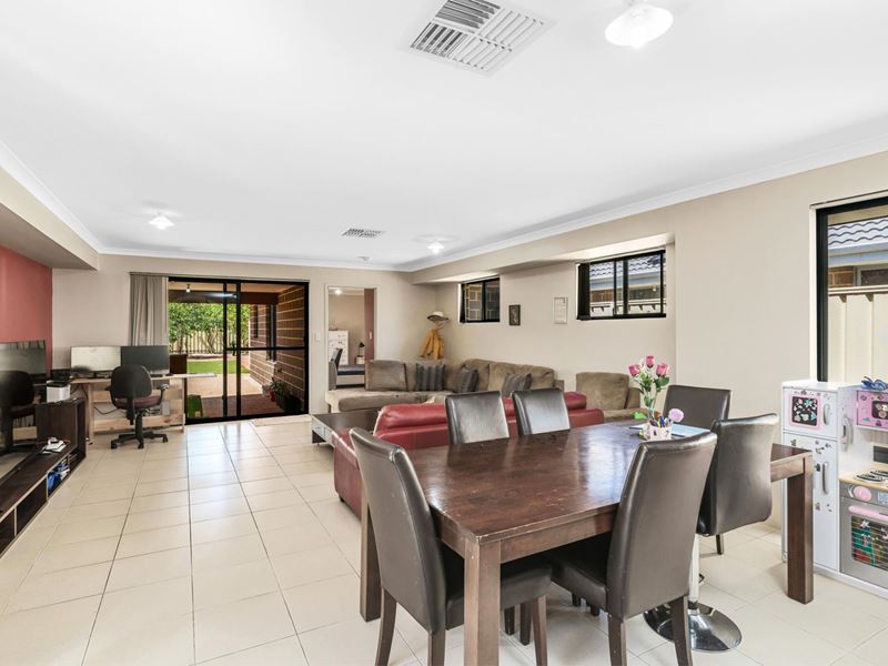 36 Sessilis Crescent, Wattle Grove