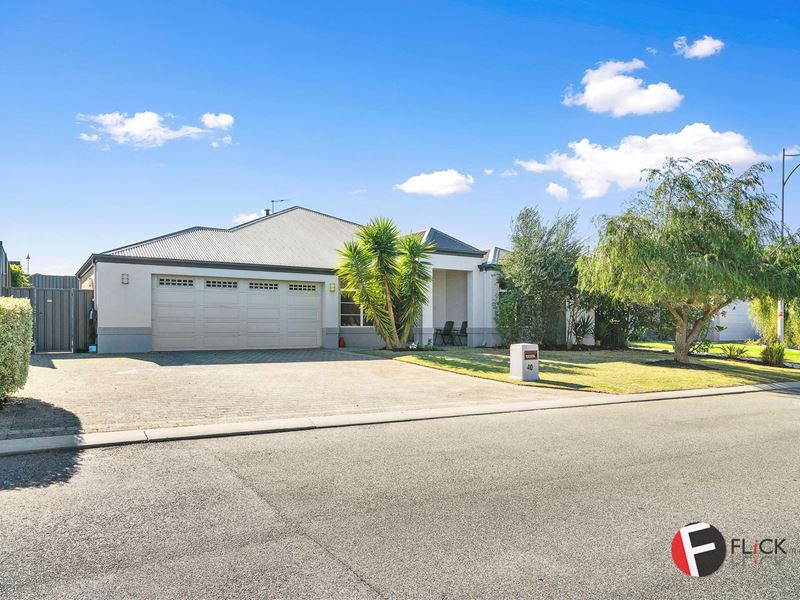 40 Redheart Road, Carramar
