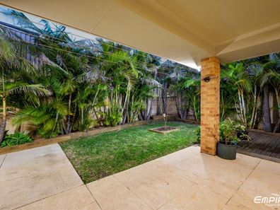 9 Kirk Close, Lake Coogee WA 6166