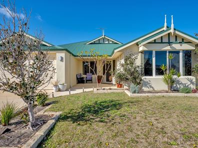3 Tingle Way, Halls Head WA 6210