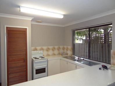 2B Sandalwood Parade, Halls Head WA 6210