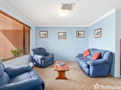 4 Sheriff Circuit, Wattle Grove WA 6107