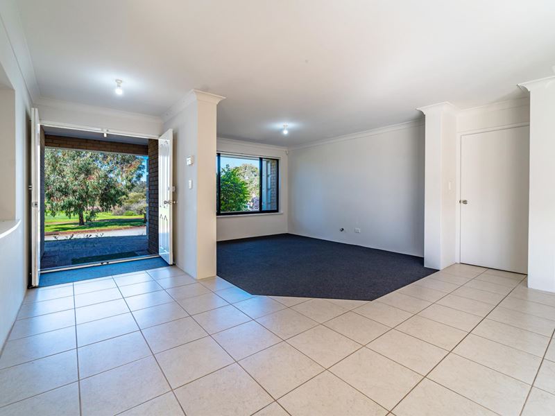 6 Lotus Court, Bertram