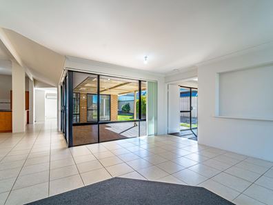 6 Lotus Court, Bertram WA 6167