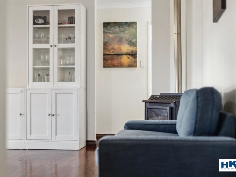 1 Brookside Gardens, Caversham