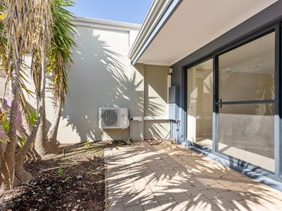 30/11 Serls Street, Armadale WA 6112