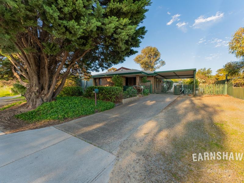 84 Blackadder Road, Swan View WA 6056